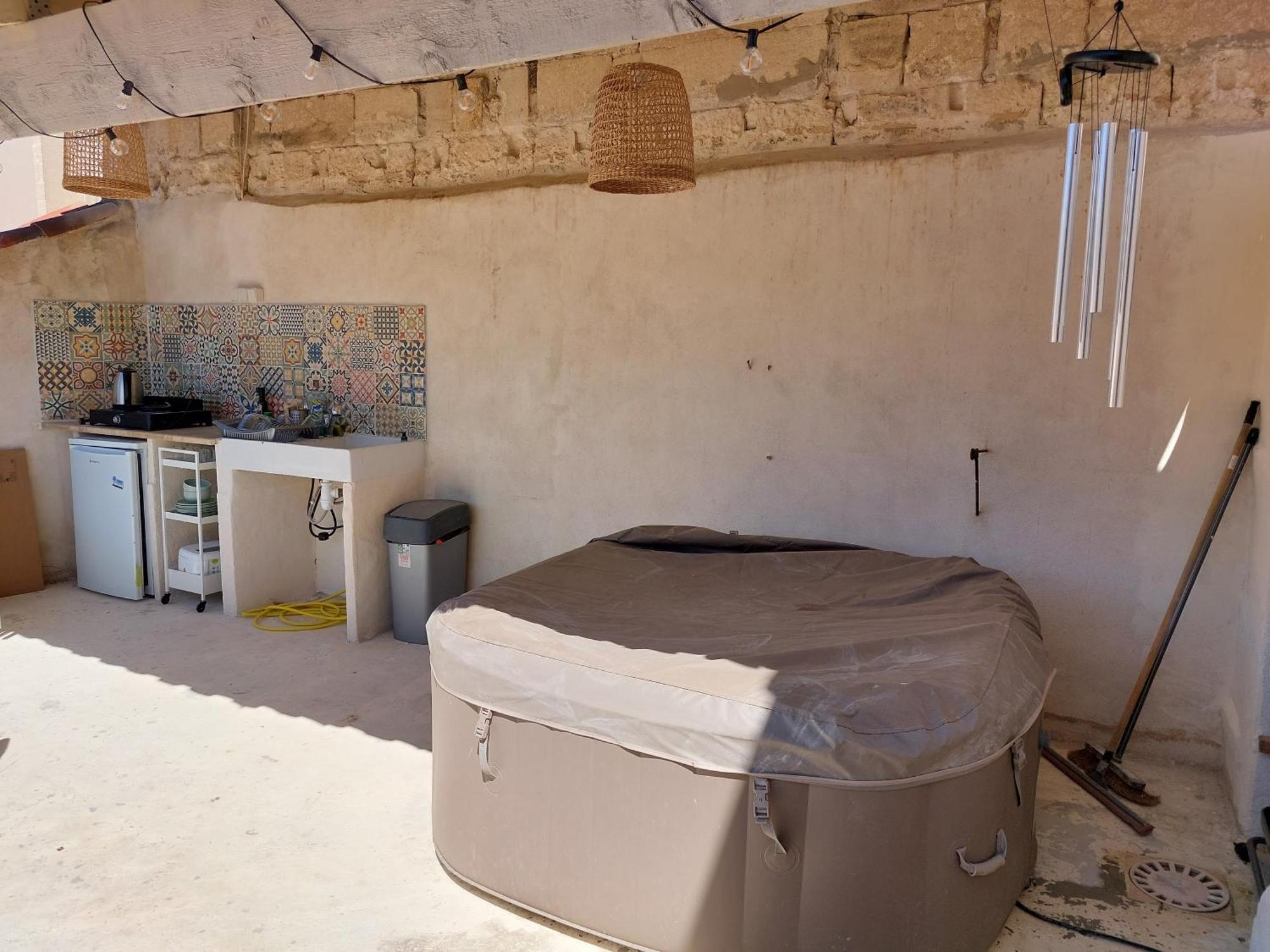 Maison Intra Muros, Terrasses Avec Vue Jaccuzzi Et Garage Avignon Phòng bức ảnh
